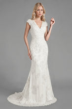 V-neck Lace Sleeveless Sweep Train Mother of the Bride Dresses