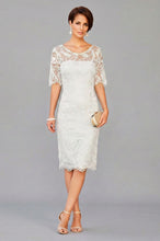 Sheath/Column Knee-length Lace Mother of the Bride Dresses with 1/2 Sleeves