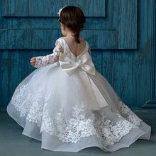 Round Neck Long Sleeves Lace Appliques White Flower Girl Dresses With Bows