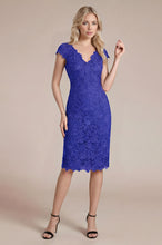 Elegant Lace V-neck Mother of the Bride Dresses