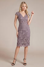 Elegant Lace V-neck Mother of the Bride Dresses