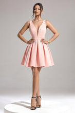 Glorious Short/Mini Satin V-neck Homecoming Dresses