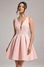 Glorious Short/Mini Satin V-neck Homecoming Dresses