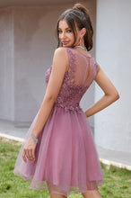 Round Neck Lace Applique Tulle Short Homecoming Dress
