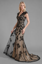 V-neck Lace Sleeveless Sweep Train Mother of the Bride Dresses