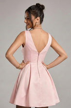 Glorious Short/Mini Satin V-neck Homecoming Dresses