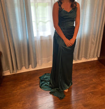 V-neck Thin strap Green Full Length Satin Prom Dress