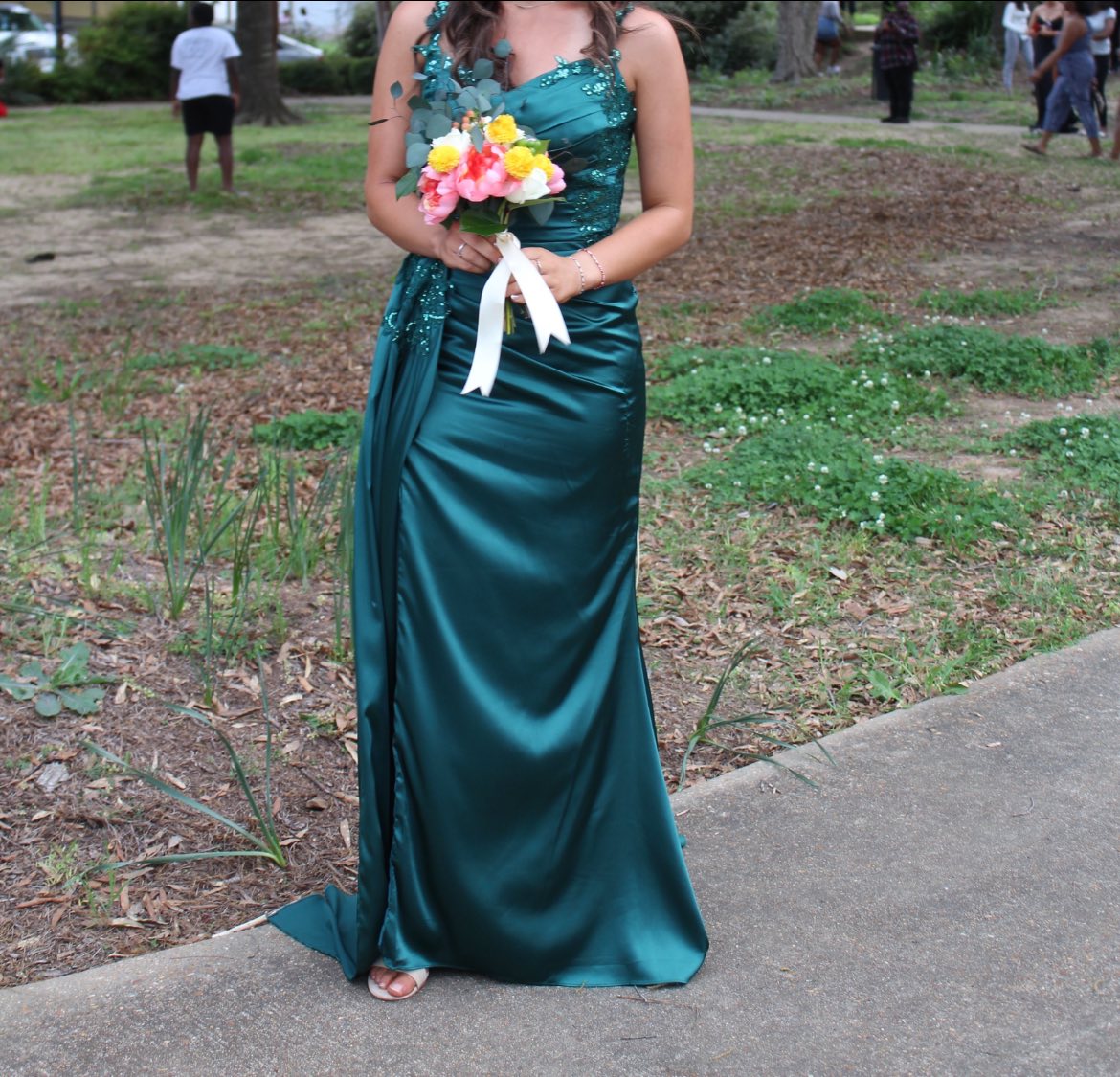 V-neck Thin strap Green Full Length Satin Prom Dress
