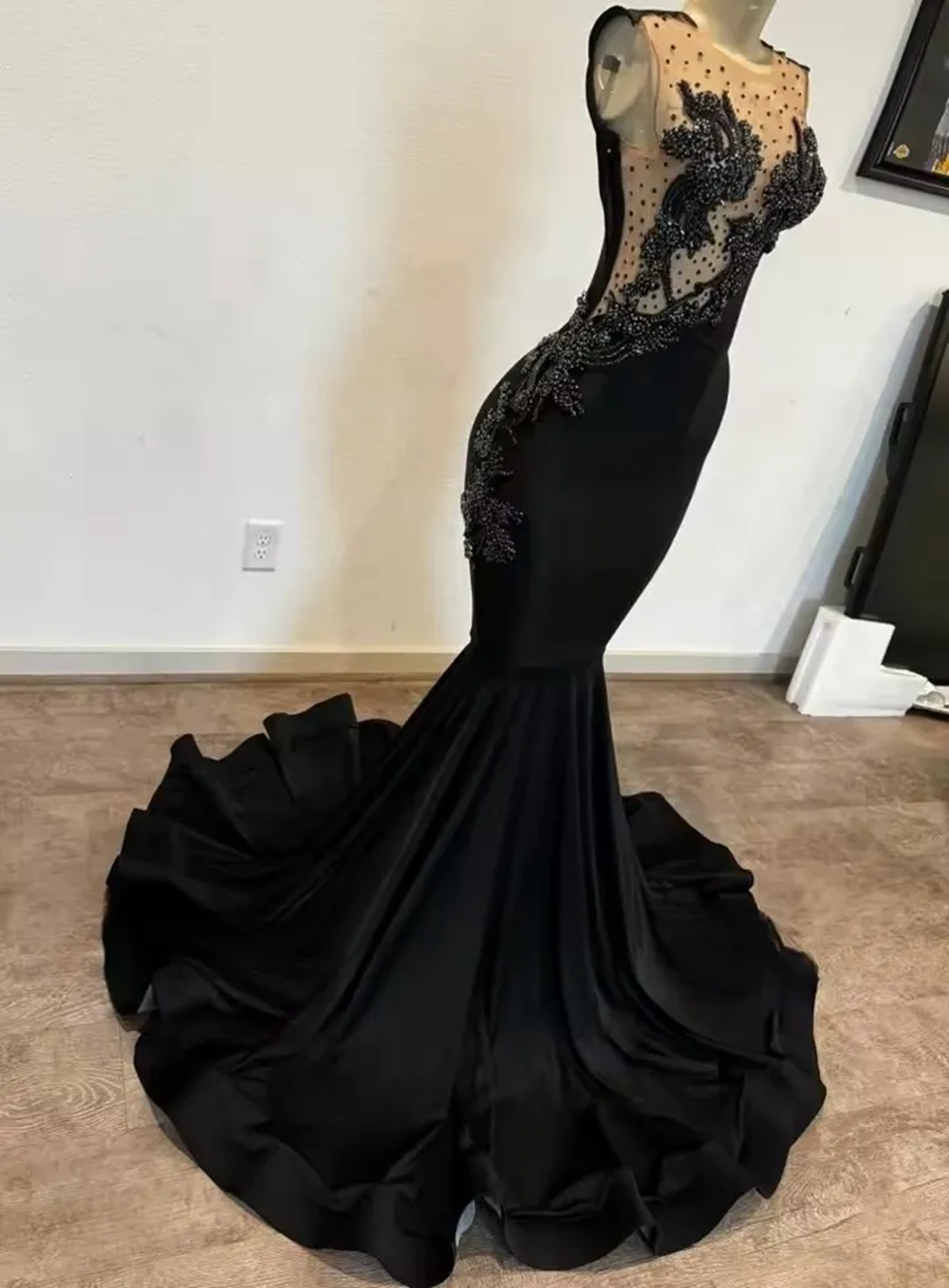 Round Neck Sleeveless Black Lace Appliques Mermaid Prom Dress