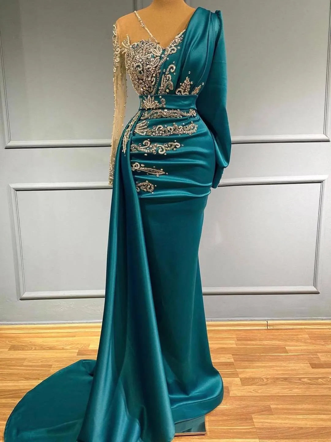 Long Sleeve Satin V-NECK Mermaid Evening Dresses With Sparkly Bead