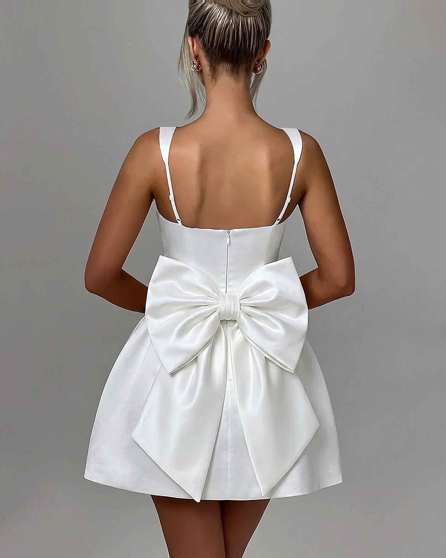White Round Neck Sleeveless Short A Line Homecoming Dresses