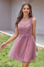 Round Neck Lace Applique Tulle Short Homecoming Dress