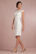 Sheath/Column Cap sleeves Knee-length Lace Appliques Mother Of The Bride Dresses