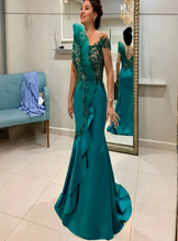 Long Mermaid Satin Mother of the Bride Dress With Lace Appliques