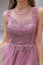 Round Neck Lace Applique Tulle Short Homecoming Dress