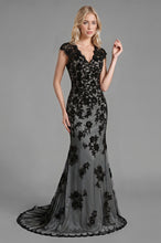 V-neck Lace Sleeveless Sweep Train Mother of the Bride Dresses