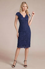 Elegant Lace V-neck Mother of the Bride Dresses