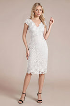Elegant Lace V-neck Mother of the Bride Dresses