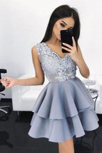 V-Neck Lace Appliques Short Homecoming Dresses