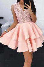 V-Neck Lace Appliques Short Homecoming Dresses
