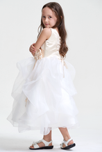 Colored  Scoop Neck Flower Girl Dresses with Handmade Flowers