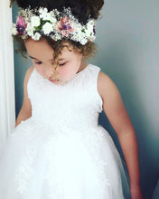 A-Line Tulle/Lace Scoop Neck Knee-length Flower Girl Dress