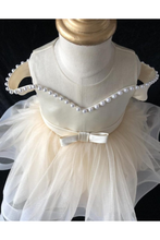 Cute Off-the-shoulder Ivory Ball Gown Flower Girl Dresses with Bow