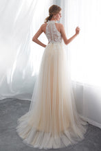 Halter Sleeveless Tulle Bridal Dresses with Lace Appliques