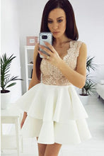 V-Neck Lace Appliques Short Homecoming Dresses