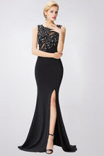 Trumpet/Mermaid Lace Applique Beading Slit Long Evening Dresses