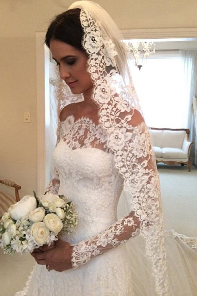 Off-the-shoulder Full/Long Sleeves Lace Bridal Wedding Dresses Secondary image