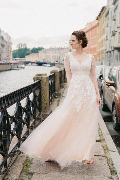 A-line/Princess V-Neck Lace Beaded Tulle Wedding Dresses with Long Sleeves