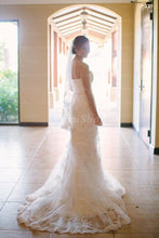 Trumpet/Mermaid Sweetheart Court Train Lace Wedding Dress