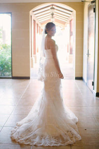 Trumpet/Mermaid Sweetheart Court Train Lace Wedding Dress