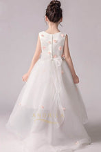 A-Line/Princess Scoop Neck White Flower Girl Dresses with Bow(s)