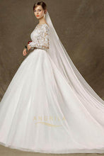 Ball-Gown Chapel Train Scoop Neck Lace Wedding Dress with Long Sleeves