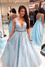 Chic V-Neck Tulle Ball Gown Long Prom Dresses with Lace Appliques