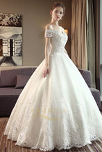 Chic Ball-Gown Off-the-Shoulder Lace Wedding Dress with Lace Appliques