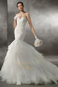 Trumpet/Mermaid Sweetheart Chapel Train Lace Wedding Dress