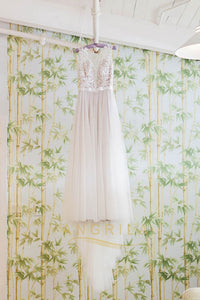 A-Line/Princess Sweep Train Lace Wedding Dress with Appliques Lace