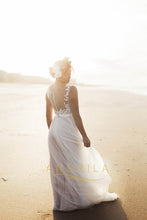 A-Line/Princess Sweep Train Lace Wedding Dress with Appliques Lace