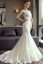 Trumpet/Mermaid Scoop Neck Chapel Train Lace Wedding Dress with Appliques Lace