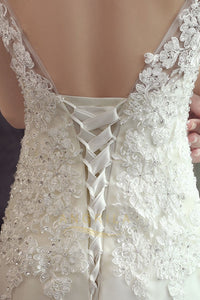 Trumpet/Mermaid Scoop Neck Chapel Train Lace Wedding Dress with Appliques Lace
