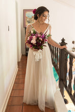 A-Line/Princess V-neck Lace Wedding Dress with Beading