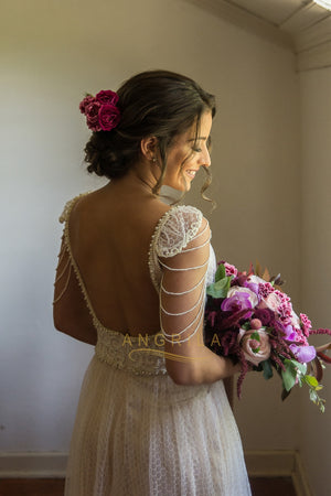 A-Line/Princess V-neck Lace Wedding Dress with Beading