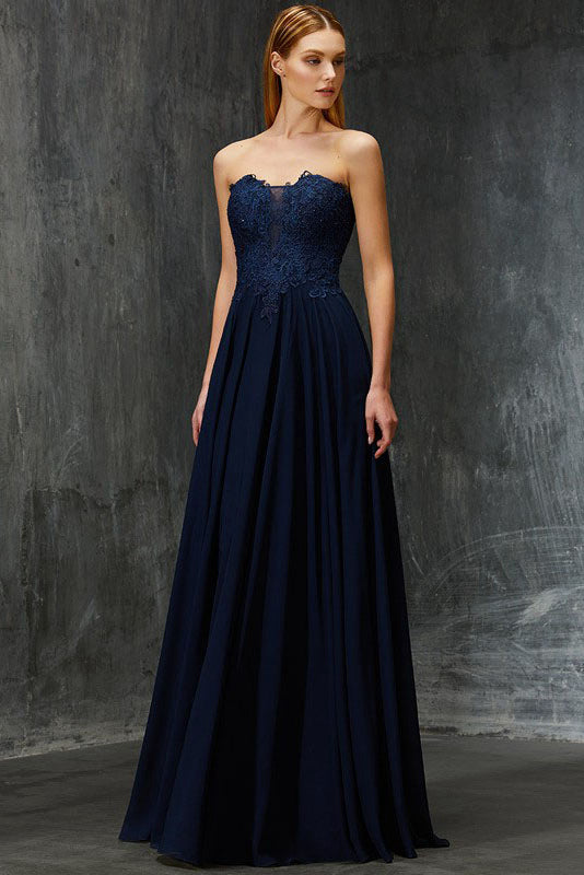 A-Line/Princess Sweetheart Strapless Evening Dress with Appliques Lace