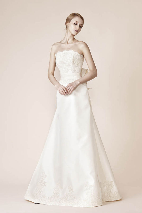 A-Line/Princess Strapless Chapel Train Wedding Dress with Bow(s)