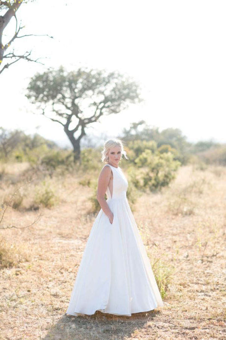 Elegant A-line/Princess Sleeveless Open Back Wedding Dresses with Pockets
