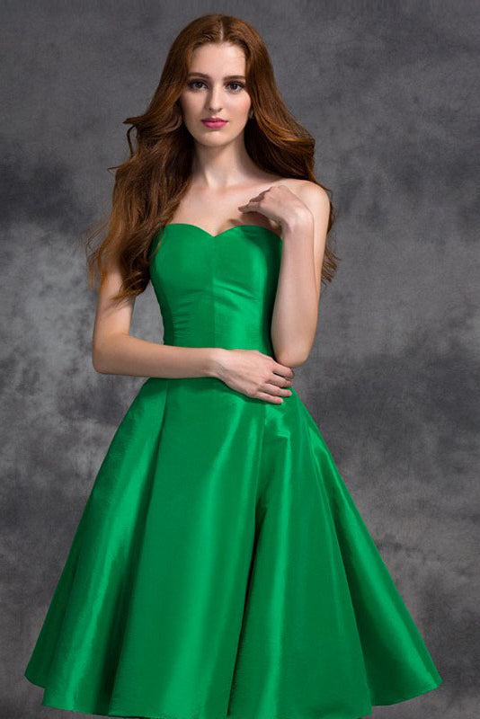 A-line/Princess Sweetheart Knee-length Satin Cocktail Dresses Main image
