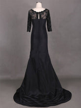 A-Line/Princess Lace Scoop Neck Satin Floor-Length Mother of the Bride Dresses